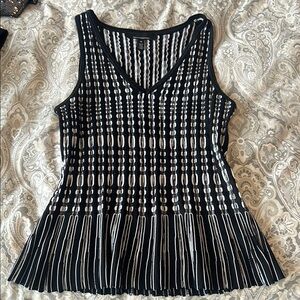 White House Black Market Black & White knit Patterned sleeveless top